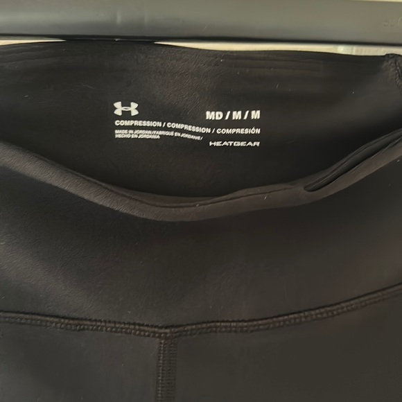 Under armor compression yoga pants/leggings with side pockets - Picture 2 of 9